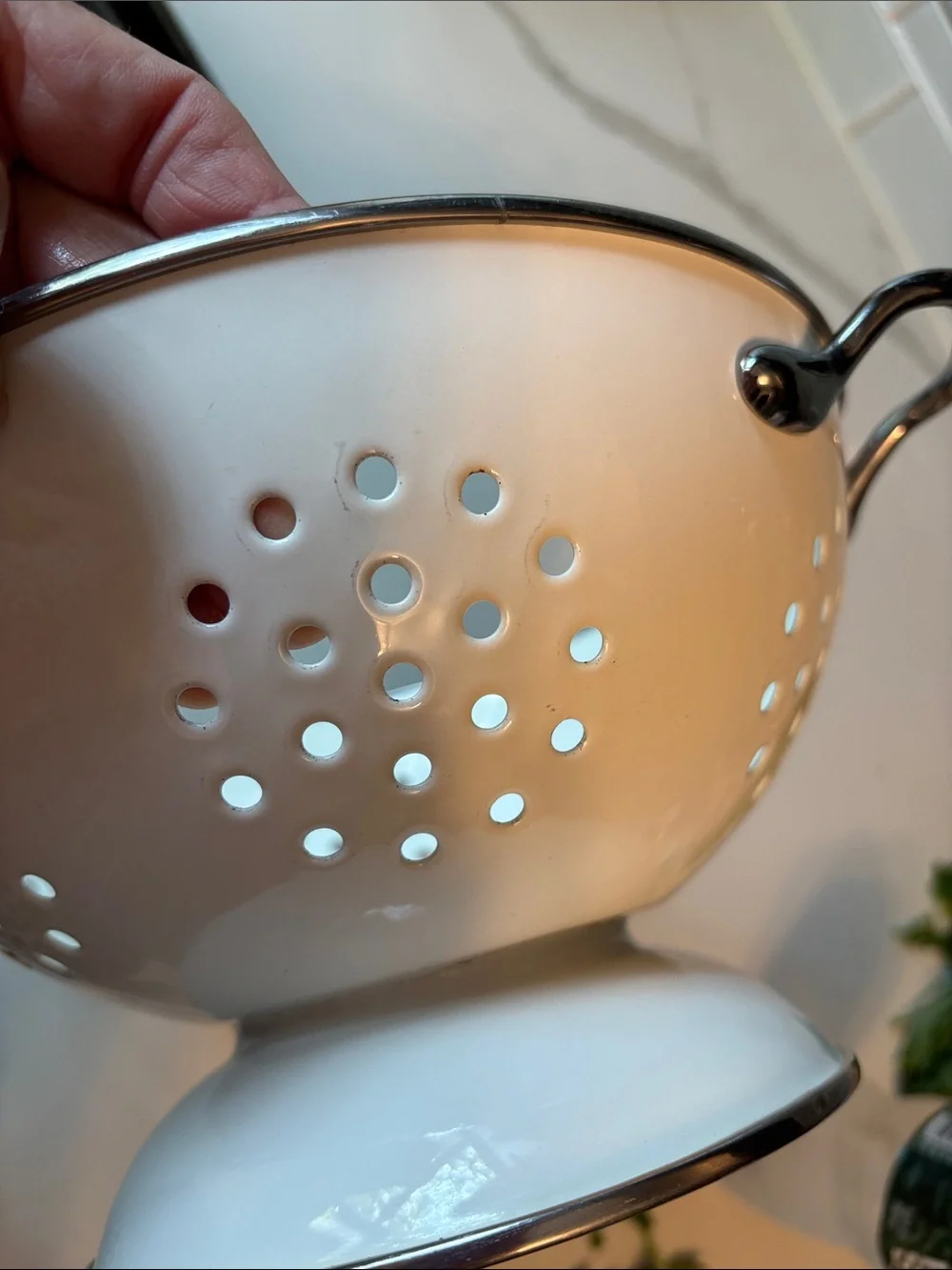 White Enamel Footed Colander with Silver Trim - Classic Kitchen Strainer